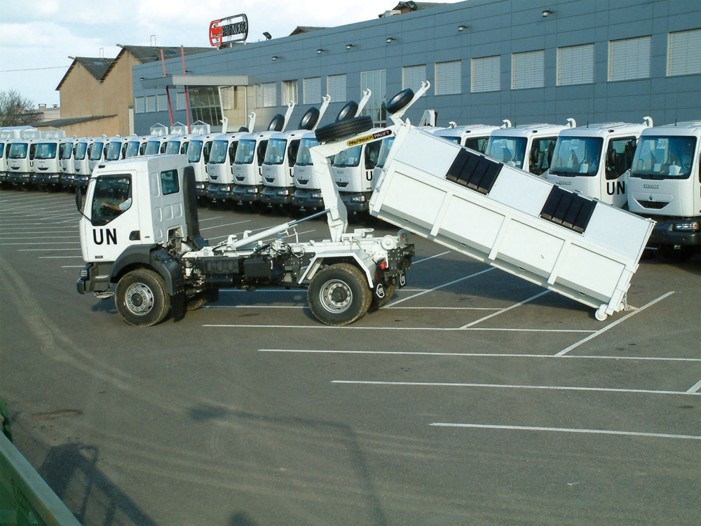 Hook loaders for transport and distribution